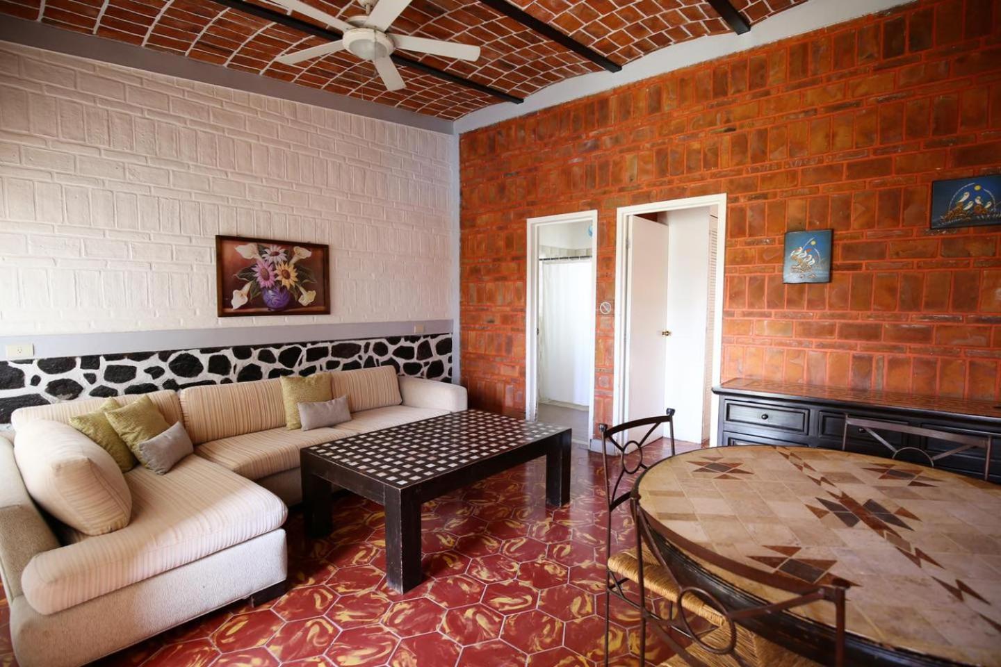 Mama Chuy Hotel & Villas San Juan Cosalá Exterior photo